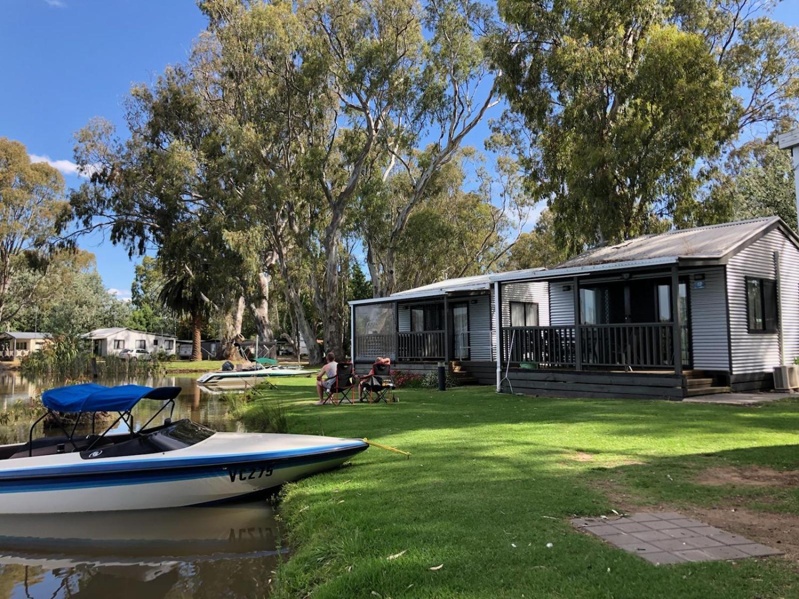 Cohuna Waterfront Holiday Park Bagian luar foto