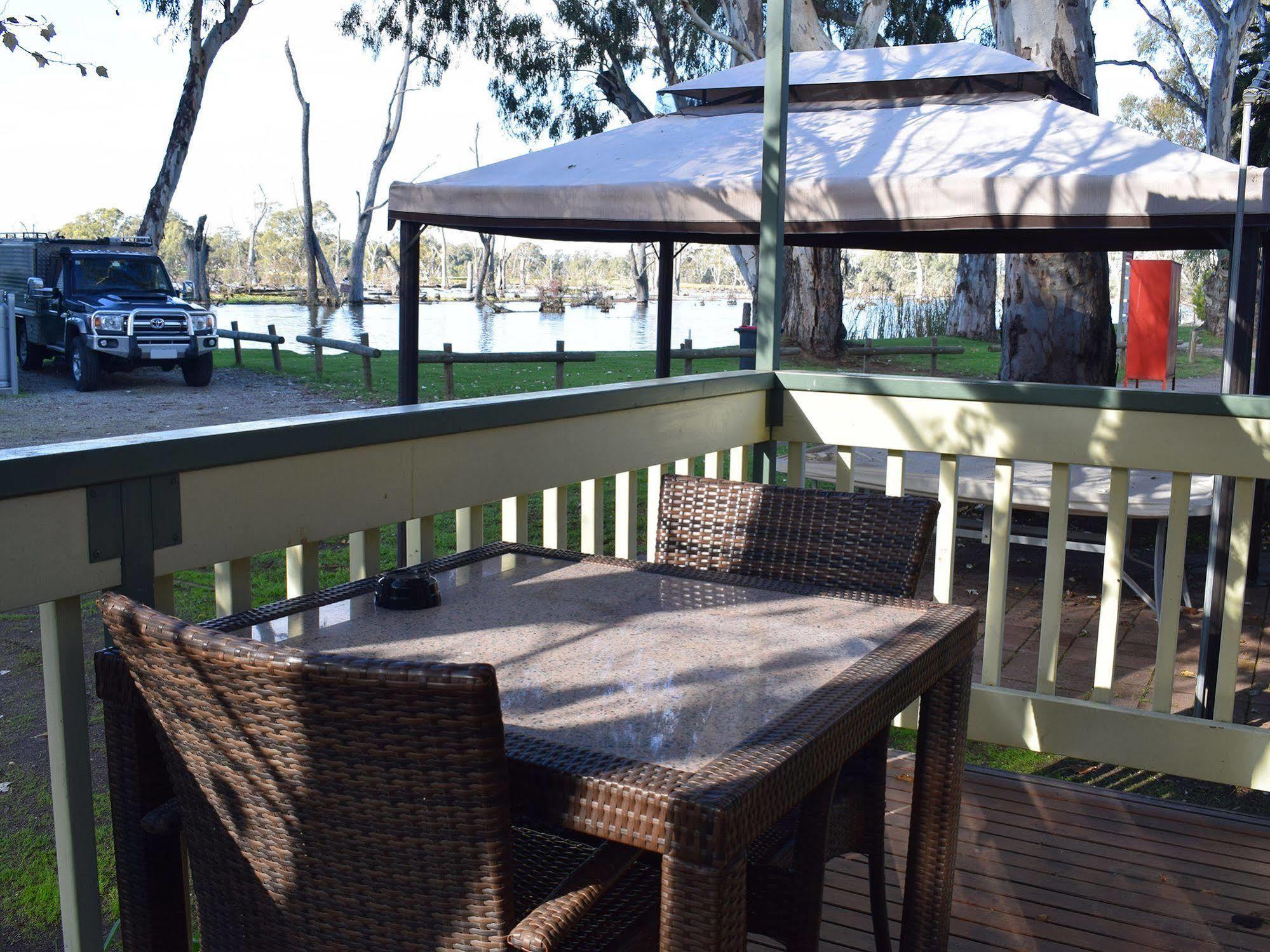 Cohuna Waterfront Holiday Park Bagian luar foto