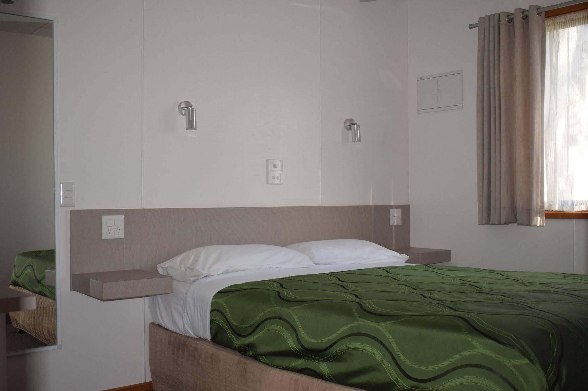 Cohuna Waterfront Holiday Park Bagian luar foto