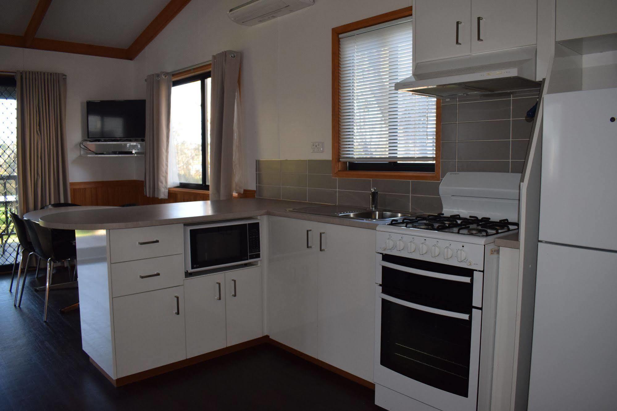 Cohuna Waterfront Holiday Park Bagian luar foto
