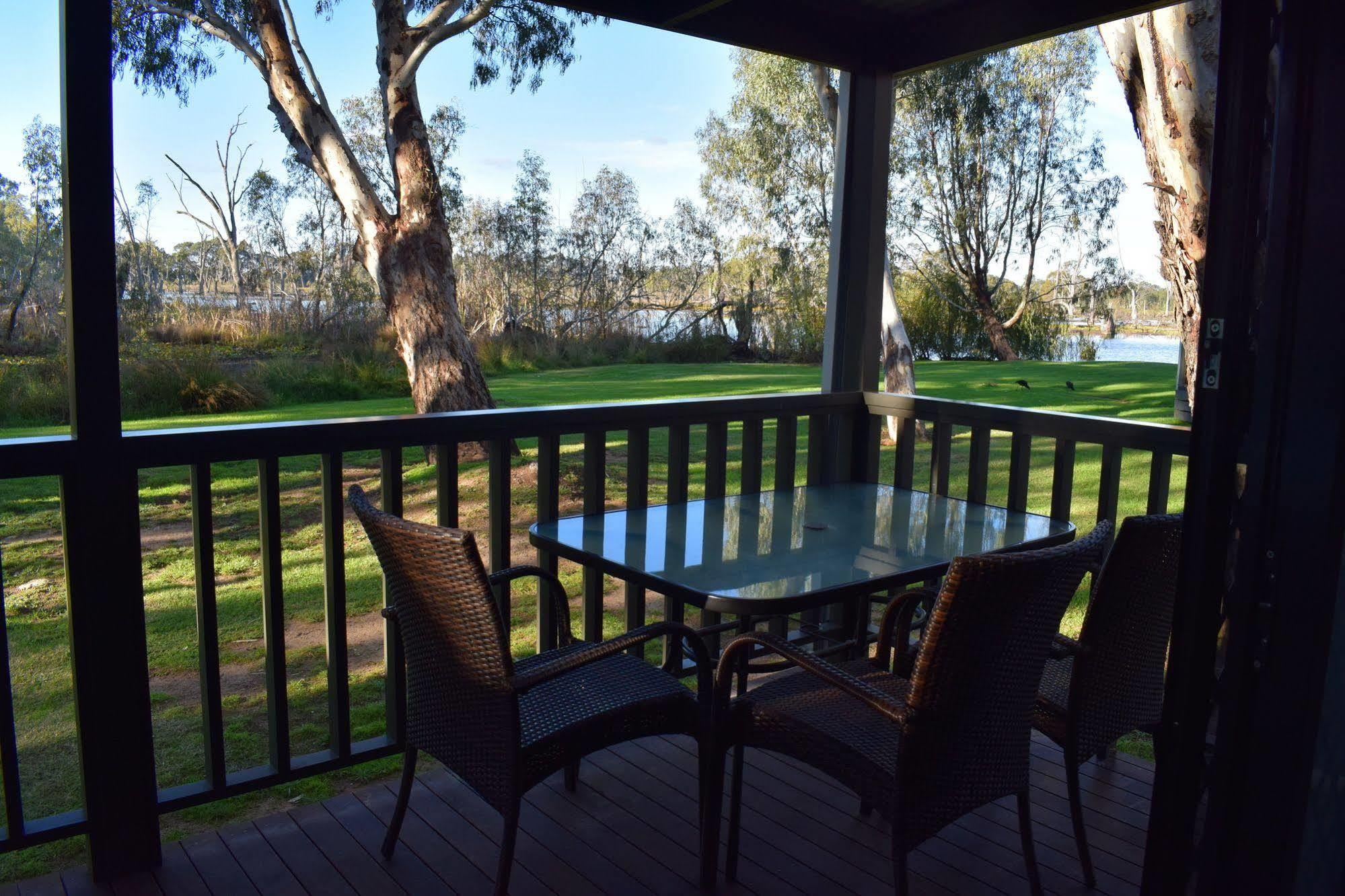 Cohuna Waterfront Holiday Park Bagian luar foto