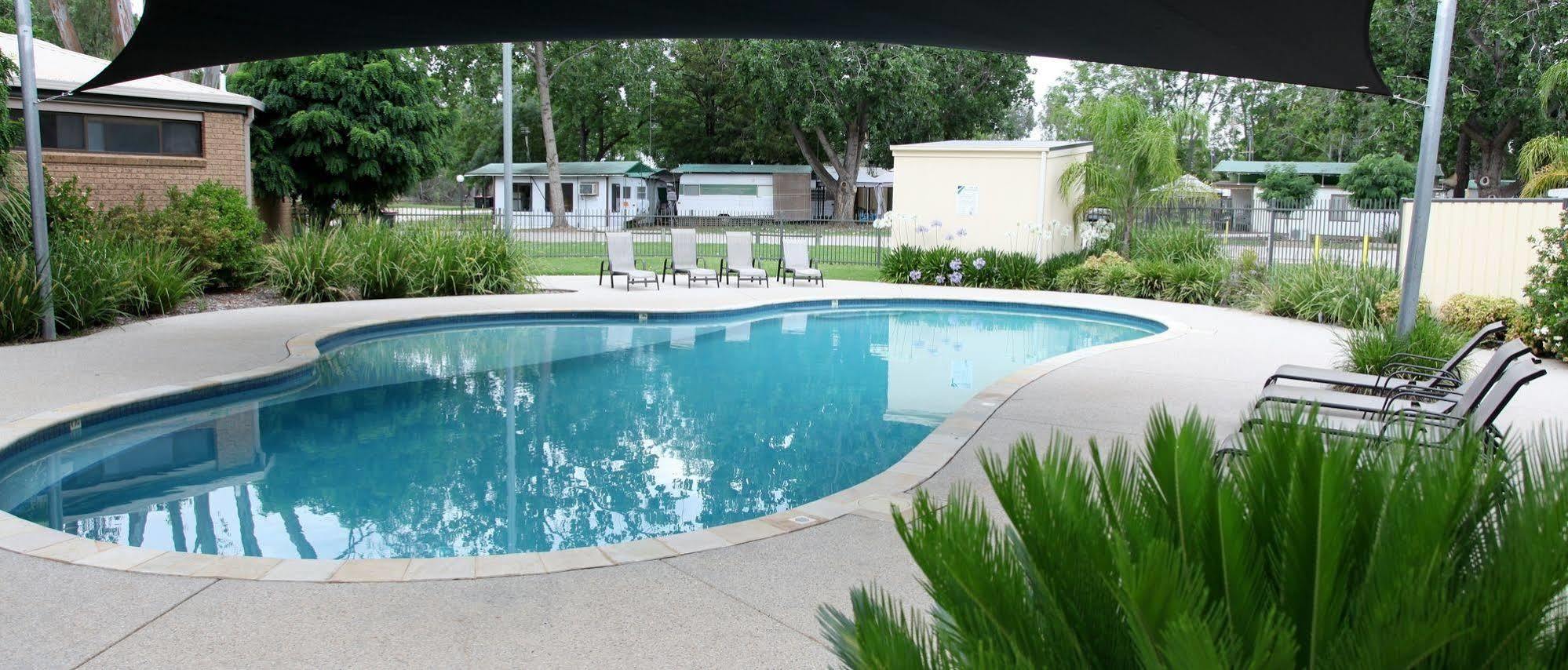 Cohuna Waterfront Holiday Park Bagian luar foto
